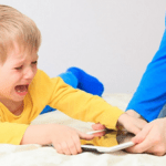 Як відволікти дитину від смартфона